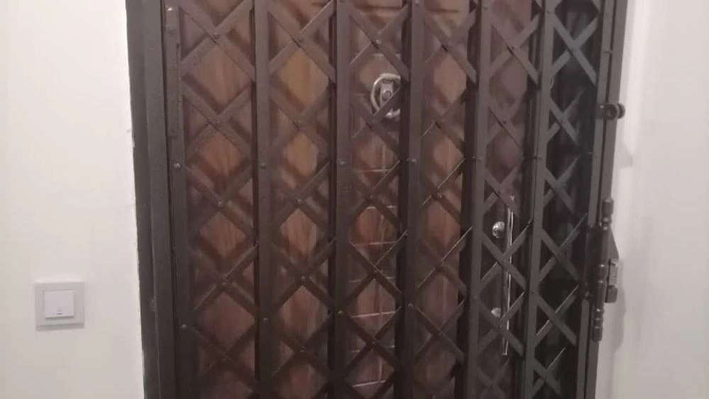 ساخت حفاظ آکاردئونی تمام گلرنگ مسی چکشی قفل مخفی ساخت حفاظ آکاردئونی تمام گلرنگ مسی چکشی قفل مخفی